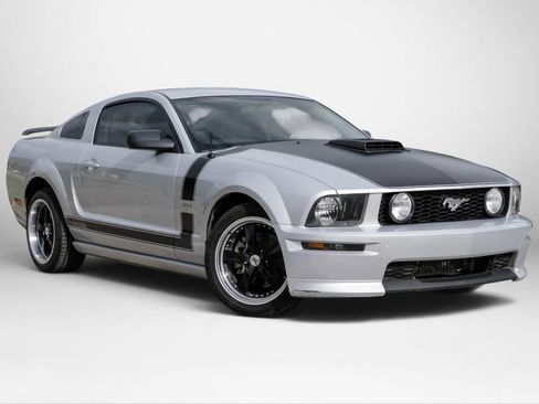 Used 2007 Ford Mustang GT Premium RWD image 4