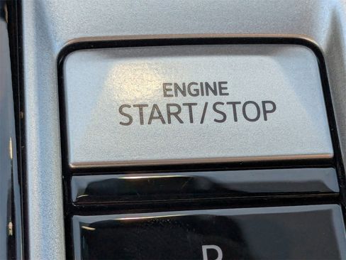 Used 2026 Volkswagen Atlas Cross Sport SE image 32