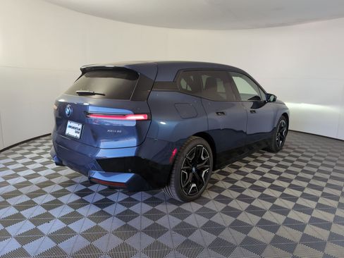 Used 2025 BMW iX xDrive50 w/ Premium Package image 7