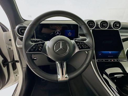 Used 2025 Mercedes-Benz GLC 300 image 12