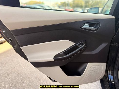 Used 2014 Ford Focus SE FWD image 24