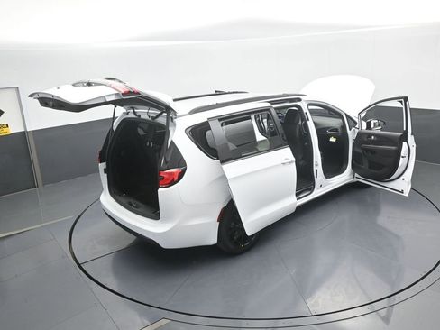 New 2026 Chrysler Pacifica Select image 67