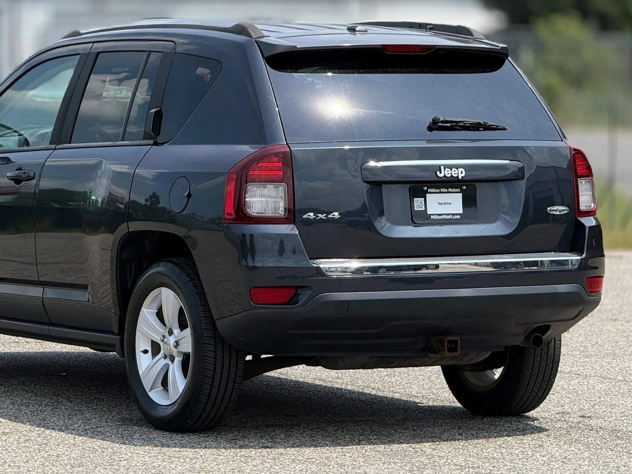Used 2015 Jeep Compass High Altitude AWD/4WD image 16