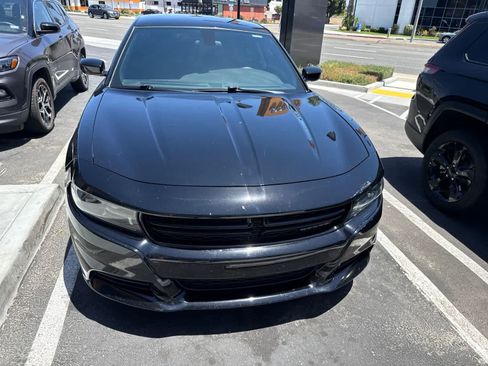Used 2022 Dodge Charger SXT RWD image 3