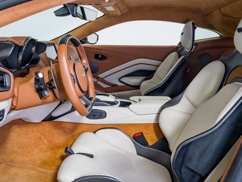 Used 2023 Aston Martin V12 Vantage image 17