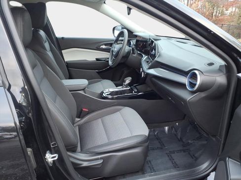 Used 2024 Chevrolet Trax LT image 14