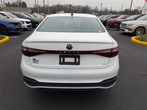 Used 2025 Volkswagen Jetta SE w/ Sunroof Package image 6