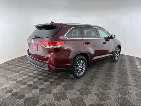 Used 2018 Toyota Highlander XLE AWD/4WD image 5