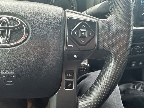 Used 2019 Toyota Tacoma TRD Off-Road w/ TRD Premium Off Road Package AWD/4WD image 19