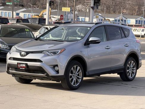 Used 2018 Toyota RAV4 Limited image 3