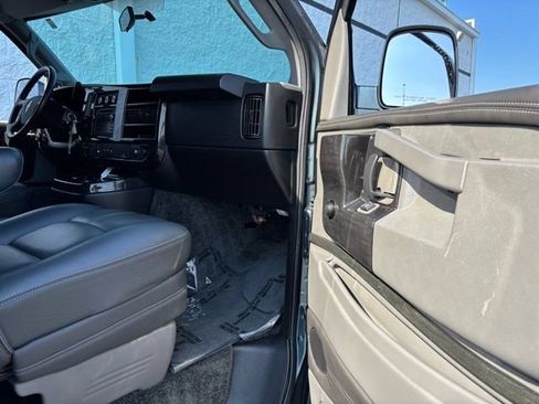 Used 2017 GMC Savana 2500 Extended RWD image 19