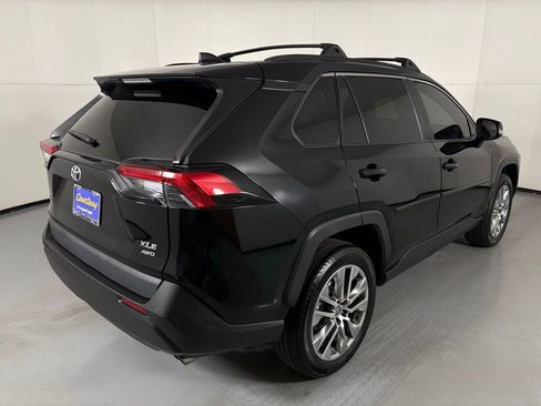 Used 2022 Toyota RAV4 XLE Premium AWD/4WD image 8