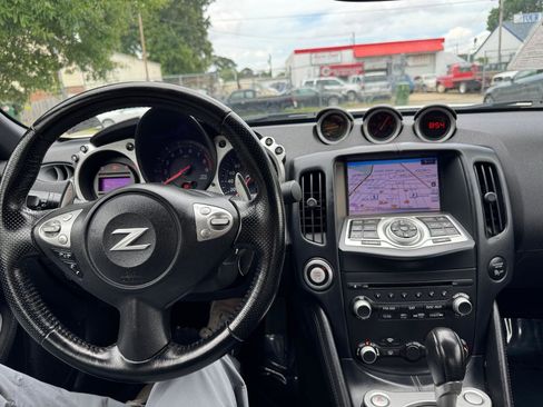 Used 2017 Nissan 370Z Coupe RWD image 19