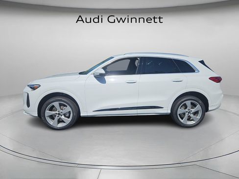 Used 2025 Audi Q5 Premium Plus AWD/4WD image 2
