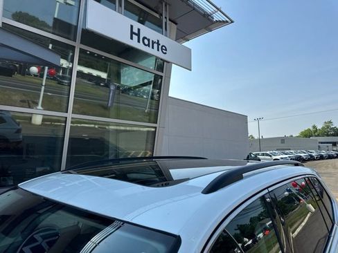 Used 2021 Volkswagen Tiguan SE w/ Panoramic Sunroof Package AWD/4WD image 29