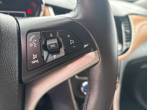 Used 2018 Chevrolet Trax LT w/ LT Convenience Package AWD/4WD image 31
