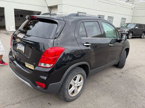 Used 2017 Chevrolet Trax LT w/ LT Convenience Package AWD/4WD image 3