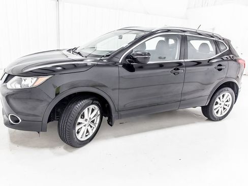 Used 2018 Nissan Rogue Sport SV w/ SV All-Weather Package FWD image 3