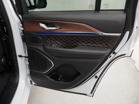 New 2025 Jeep Grand Cherokee Summit w/ Obsidian Package image 32