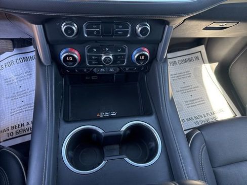 Used 2023 GMC Yukon XL SLT w/ SLT Premium Package AWD/4WD image 32
