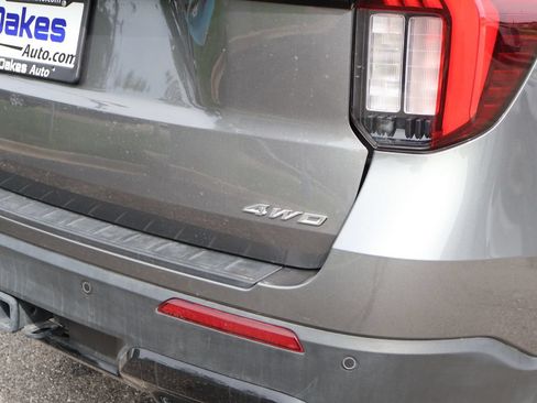 Used 2025 Ford Explorer ST-Line w/ ST-Line Street Pack AWD/4WD image 9