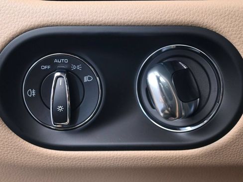 Certified 2026 Porsche Macan AWD/4WD image 25