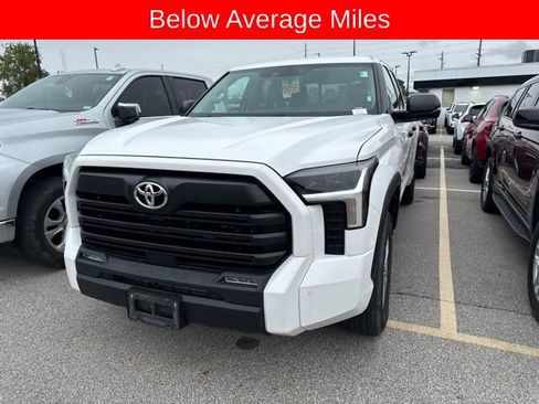 Used 2022 Toyota Tundra SR5 w/ SR5 Convenience Package RWD image 3