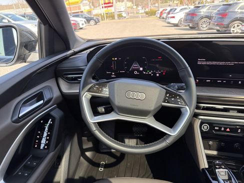 Certified 2025 Audi Q5 Premium w/ Convenience Package AWD/4WD image 9