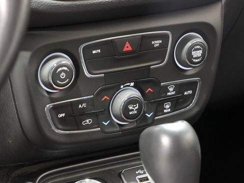 Used 2020 Jeep Compass Trailhawk w/ Cold Weather Group AWD/4WD image 49