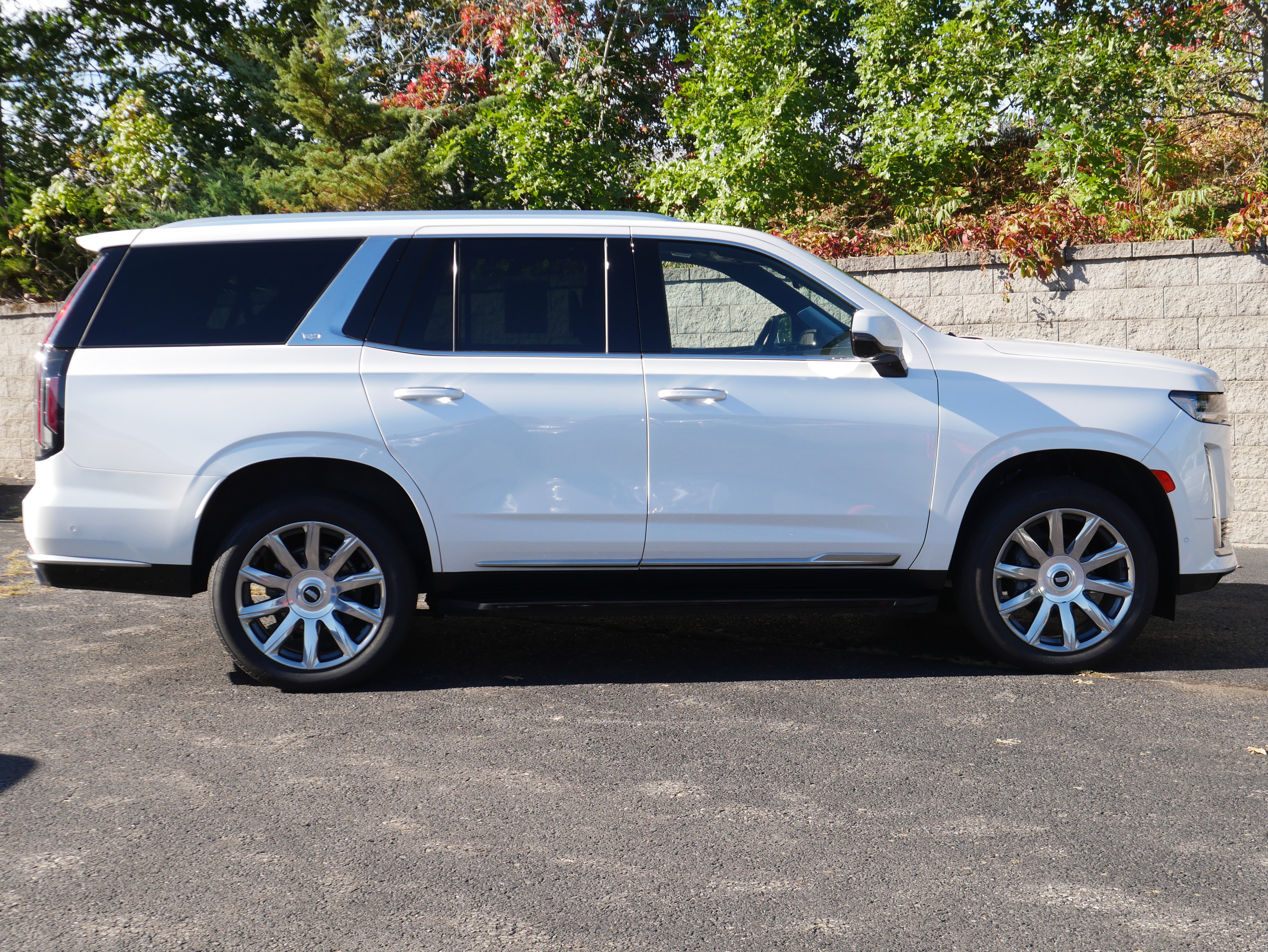 Certified 2023 Cadillac Escalade Premium Luxury Platinum AWD/4WD image 12