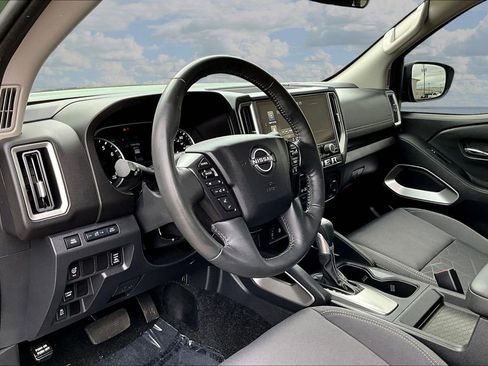 Used 2025 Nissan Frontier SV w/ SV Convenience Package RWD image 20