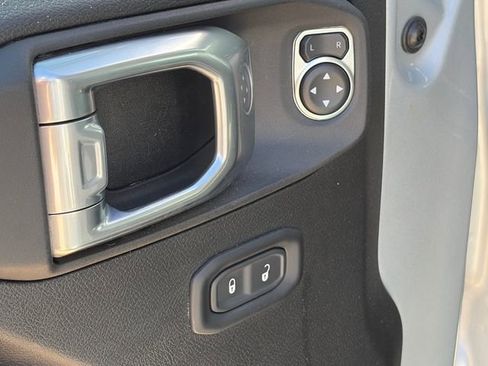 Used 2024 Jeep Wrangler Unlimited Rubicon image 16