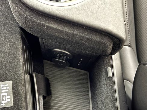 Used 2025 Porsche Taycan 4S w/ Premium Package image 36