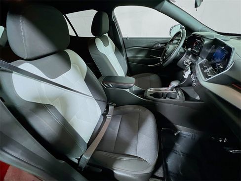 Used 2024 Chevrolet Trax RS w/ Driver Confidence Package image 23