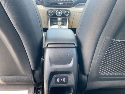 Certified 2024 Hyundai Venue SEL FWD image 30