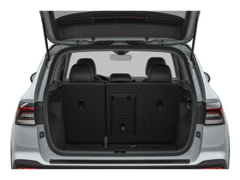 Used 2025 Volkswagen Taos SE FWD image 10