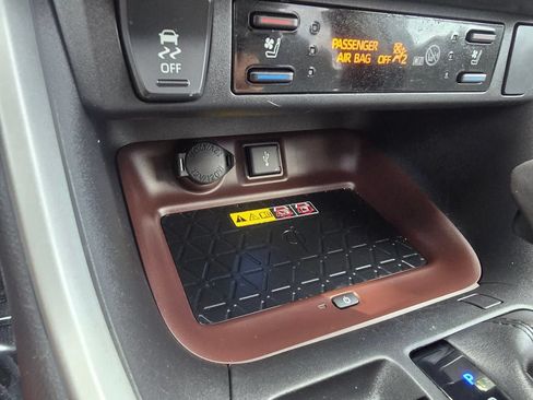 Certified 2022 Toyota RAV4 Limited AWD/4WD image 28