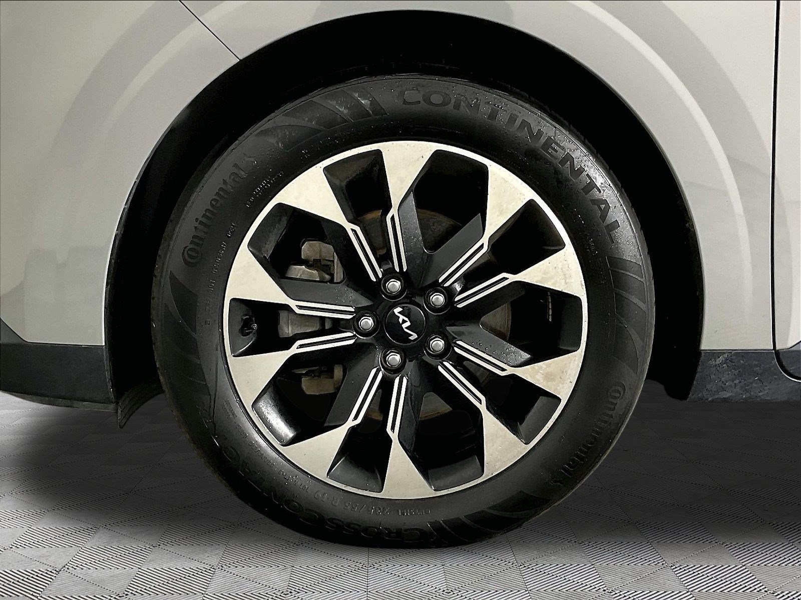 Used 2024 Kia Carnival EX FWD image 34