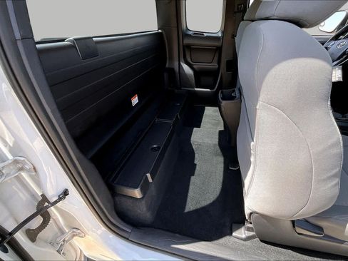 Used 2019 Toyota Tacoma SR AWD/4WD image 18