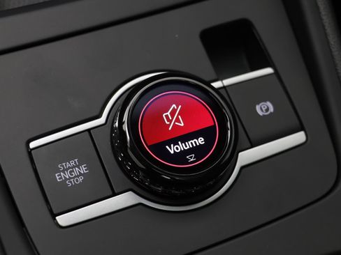 New 2026 Volkswagen Tiguan SE image 10