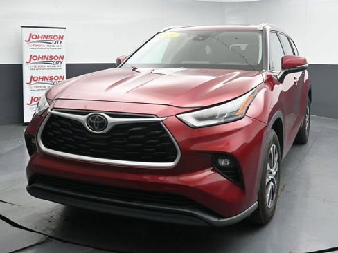 Used 2020 Toyota Highlander XLE FWD image 4
