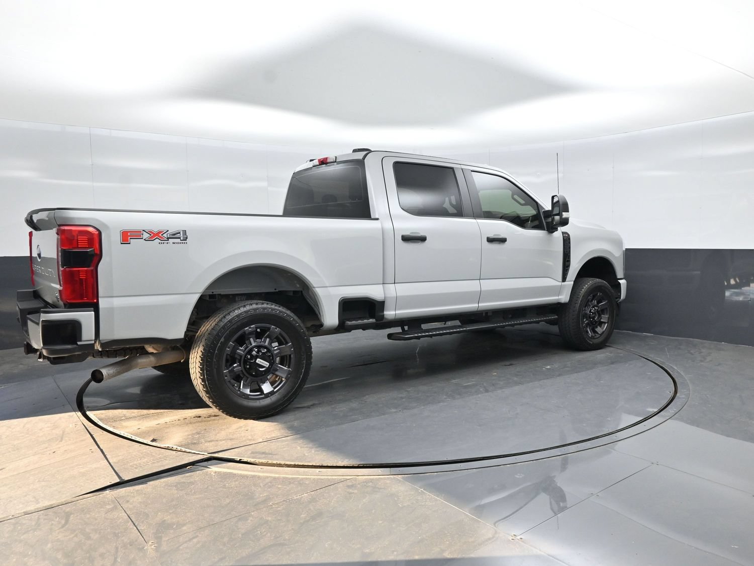 Certified 2025 Ford F250 XL w/ STX Appearance Package AWD/4WD image 11