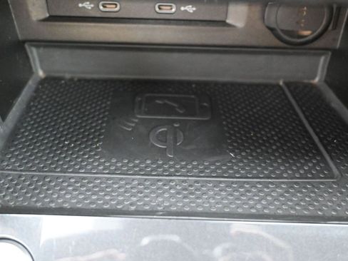 Used 2022 Volkswagen Tiguan SE image 24