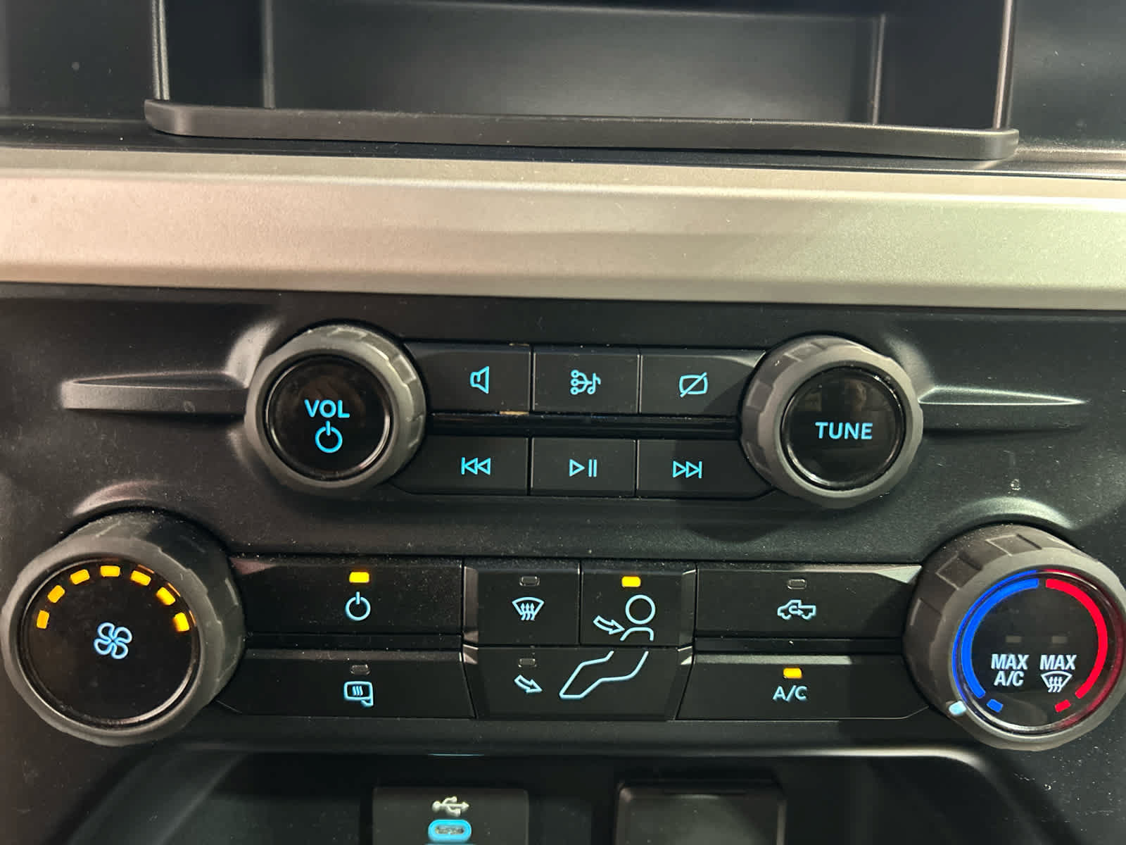 Used 2023 Ford F250 XL w/ Snow Plow Prep Package AWD/4WD image 17