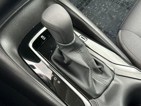 Used 2025 Toyota Corolla LE image 19