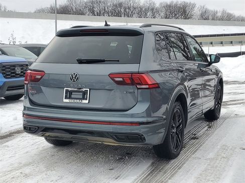 Used 2022 Volkswagen Tiguan SE R-Line image 3