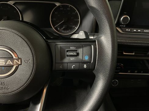 Used 2023 Nissan Rogue SV image 25