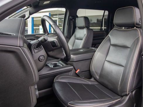 Used 2023 Chevrolet Suburban Premier image 7