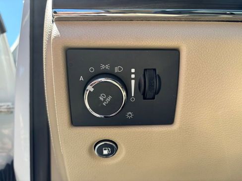 Used 2021 Jeep Grand Cherokee Limited AWD/4WD image 14