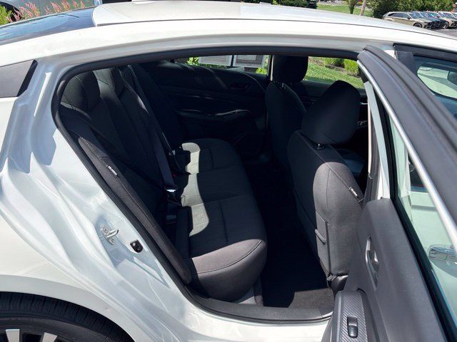 Used 2025 Nissan Altima 2.5 SV FWD image 13